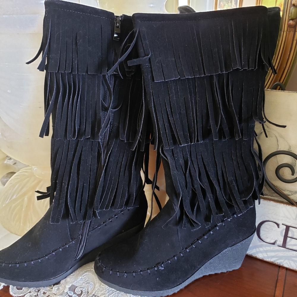 New. Fringe black wedge boot.